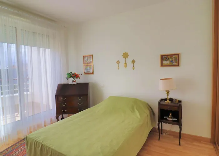 Lumineux Et Spacieux Avec Terrasses Et Ascenseur En Centre-ville De - Fr-1-494-182 Royan