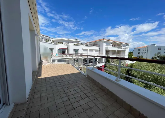 Lumineux Et Spacieux Avec Terrasses Et Ascenseur En Centre-ville De - Fr-1-494-182 Appartamento Royan